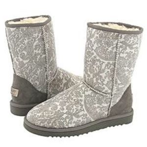 UGG Classic Short Boot